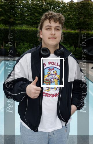 Fijnaart 31 mei 2024
BBQ bij fam Bauer in de tuin . Frans Bauer maakt samen met Lee Towers bekend dat hij dit jaar twee keer in Ahoy op graat treden. Aanwezig Frans Bauer Mariska Bauer Christiaan Bauer ( met vriendin Kim) Frans Bauer jr Jan Bauer en Lucas Bauer .