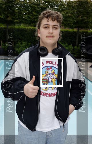 Fijnaart 31 mei 2024
BBQ bij fam Bauer in de tuin . Frans Bauer maakt samen met Lee Towers bekend dat hij dit jaar twee keer in Ahoy op graat treden. Aanwezig Frans Bauer Mariska Bauer Christiaan Bauer ( met vriendin Kim) Frans Bauer jr Jan Bauer en Lucas Bauer .
