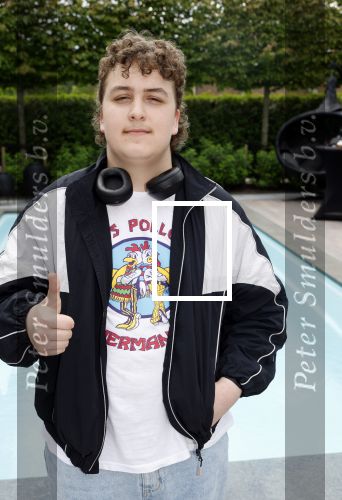 Fijnaart 31 mei 2024
BBQ bij fam Bauer in de tuin . Frans Bauer maakt samen met Lee Towers bekend dat hij dit jaar twee keer in Ahoy op graat treden. Aanwezig Frans Bauer Mariska Bauer Christiaan Bauer ( met vriendin Kim) Frans Bauer jr Jan Bauer en Lucas Bauer .