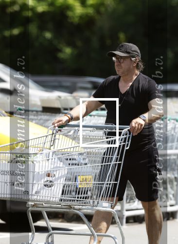 Alkmaar 26 juni 2024
Marco Borsato doe boodschappen bij de sligro in Alkmaar