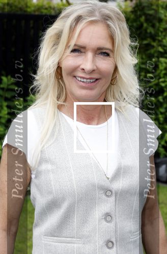 Fijnaart 31 mei 2024
BBQ bij fam Bauer in de tuin . Frans Bauer maakt samen met Lee Towers bekend dat hij dit jaar twee keer in Ahoy op graat treden. Aanwezig Frans Bauer Mariska Bauer Christiaan Bauer ( met vriendin Kim) Frans Bauer jr Jan Bauer en Lucas Bauer .