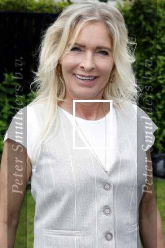 Fijnaart 31 mei 2024
BBQ bij fam Bauer in de tuin . Frans Bauer maakt samen met Lee Towers bekend dat hij dit jaar twee keer in Ahoy op graat treden. Aanwezig Frans Bauer Mariska Bauer Christiaan Bauer ( met vriendin Kim) Frans Bauer jr Jan Bauer en Lucas Bauer .