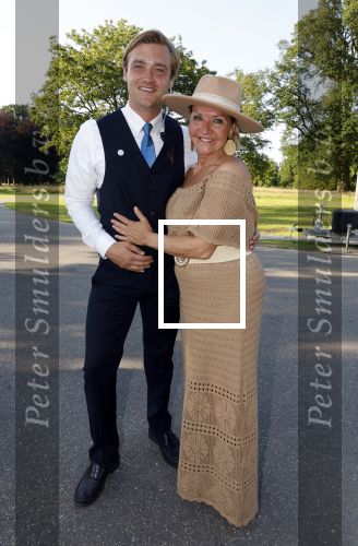 Haarzuilens 26 juni 2024
Nationale haringparty op kasteel de Haar. Mariska v Kolck .Haar zoon werkte als beveiliger
