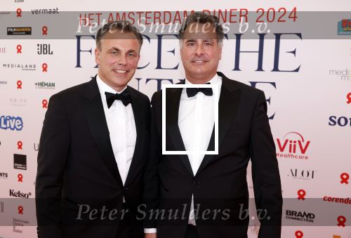 Amsterdam 8 juni 2024
Het Amsterdam diner in AFAS live . Vele Bekende mensen en zakenmensen kwamen naar het gala waar geld opgehaald wordt voor het aids fonds. Mark Harbers met partner