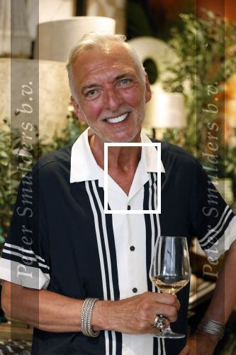 Noordwijk 25 juni 2024
Boek presentatie Timon Moll geschreven door Jan Dijkgraaf over de Familie Meiland . De presentatie was in de winkel van Montana Meiland en ook Martien Meiland en Erica Meiland waren aanwezig.