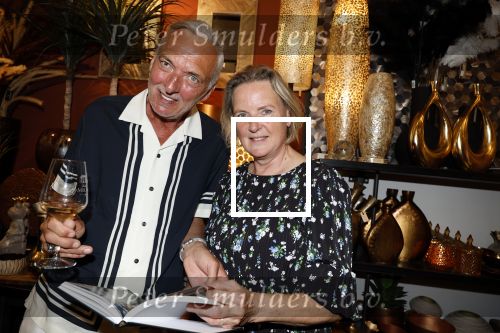 Noordwijk 25 juni 2024
Boek presentatie Timon Moll geschreven door Jan Dijkgraaf over de Familie Meiland . De presentatie was in de winkel van Montana Meiland en ook Martien Meiland en Erica Meiland waren aanwezig.