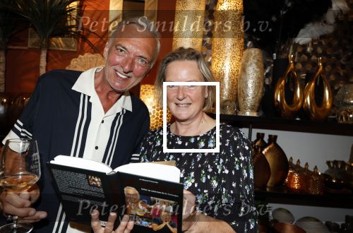 Noordwijk 25 juni 2024
Boek presentatie Timon Moll geschreven door Jan Dijkgraaf over de Familie Meiland . De presentatie was in de winkel van Montana Meiland en ook Martien Meiland en Erica Meiland waren aanwezig.