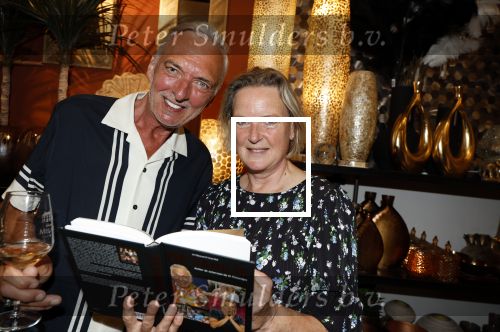 Noordwijk 25 juni 2024
Boek presentatie Timon Moll geschreven door Jan Dijkgraaf over de Familie Meiland . De presentatie was in de winkel van Montana Meiland en ook Martien Meiland en Erica Meiland waren aanwezig.