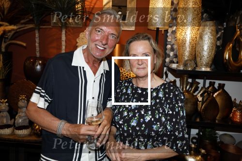 Noordwijk 25 juni 2024
Boek presentatie Timon Moll geschreven door Jan Dijkgraaf over de Familie Meiland . De presentatie was in de winkel van Montana Meiland en ook Martien Meiland en Erica Meiland waren aanwezig.