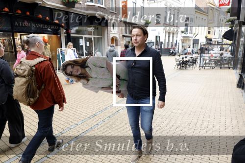 Groningen 1 juni 2024
Prinses Amalia zzou vanaf volgend schooljaar in Gronigen gaan studeren . Ze is meerdere keren gezien bij VV dagen bij studentenvereiniging Vindicat . Vandaag was er een inloopdag in het hoofdgebbouw van Vindicat . Story verslaggever Matthijs Albers nam \