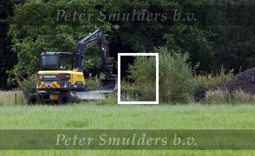 EEfde 22 juni 2024
Mathijs v Nieuwkerk en zijn viendin Martha Riemsma zouden op deze dag trouwen maar huwelijk werd afgeblazen . Deze dag werd er bij hyn huis aan een nieuw zwembad gewerkt.