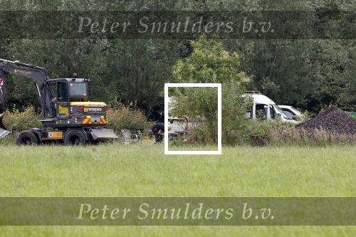 EEfde 22 juni 2024
Mathijs v Nieuwkerk en zijn viendin Martha Riemsma zouden op deze dag trouwen maar huwelijk werd afgeblazen . Deze dag werd er bij hyn huis aan een nieuw zwembad gewerkt.