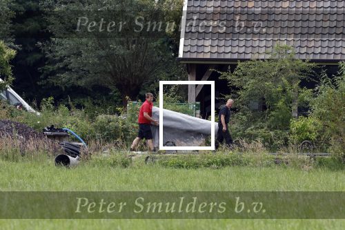 EEfde 22 juni 2024
Mathijs v Nieuwkerk en zijn viendin Martha Riemsma zouden op deze dag trouwen maar huwelijk werd afgeblazen . Deze dag werd er bij hyn huis aan een nieuw zwembad gewerkt.