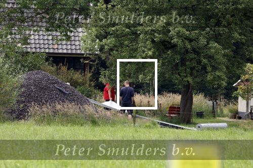 EEfde 22 juni 2024
Mathijs v Nieuwkerk en zijn viendin Martha Riemsma zouden op deze dag trouwen maar huwelijk werd afgeblazen . Deze dag werd er bij hyn huis aan een nieuw zwembad gewerkt.