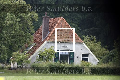 EEfde 22 juni 2024
Mathijs v Nieuwkerk en zijn viendin Martha Riemsma zouden op deze dag trouwen maar huwelijk werd afgeblazen . Deze dag werd er bij hyn huis aan een nieuw zwembad gewerkt.