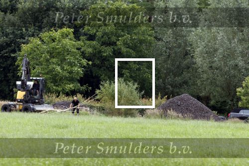 EEfde 22 juni 2024
Mathijs v Nieuwkerk en zijn viendin Martha Riemsma zouden op deze dag trouwen maar huwelijk werd afgeblazen . Deze dag werd er bij hyn huis aan een nieuw zwembad gewerkt.