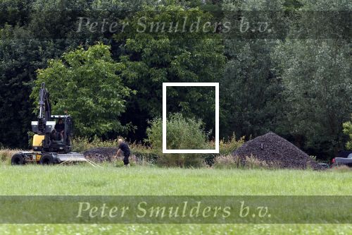 EEfde 22 juni 2024
Mathijs v Nieuwkerk en zijn viendin Martha Riemsma zouden op deze dag trouwen maar huwelijk werd afgeblazen . Deze dag werd er bij hyn huis aan een nieuw zwembad gewerkt.