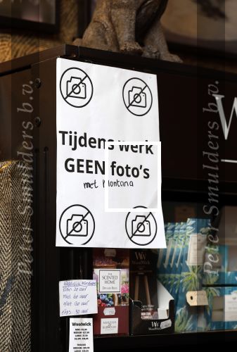 Noordwijk 25 juni 2024
Boek presentatie Timon Moll geschreven door Jan Dijkgraaf over de Familie Meiland . De presentatie was in de winkel van Montana Meiland en ook Martien Meiland en Erica Meiland waren aanwezig. meilandjes NO Pictures