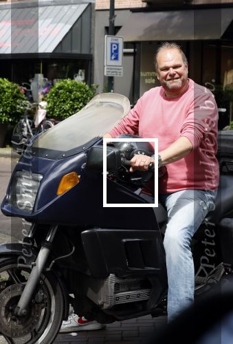Amsterdam 20 juni 2024
Menno Kohler op zijn motor . Menno is ruim 40 kg afgevallen .