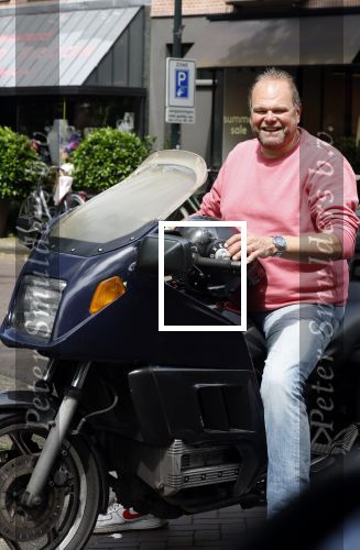 Amsterdam 20 juni 2024
Menno Kohler op zijn motor . Menno is ruim 40 kg afgevallen .