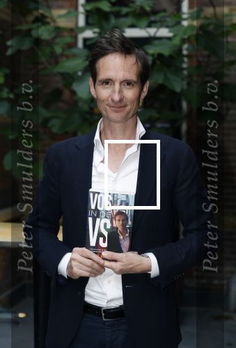 Amsterdam 27 mei 2024
Boekpresentatie Michiel Vos ook zijn vrouw Alexandra Pelosi is aanwezig in het College Hotel.
