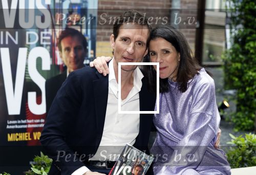 Amsterdam 27 mei 2024
Boekpresentatie Michiel Vos ook zijn vrouw Alexandra Pelosi is aanwezig in het College Hotel.