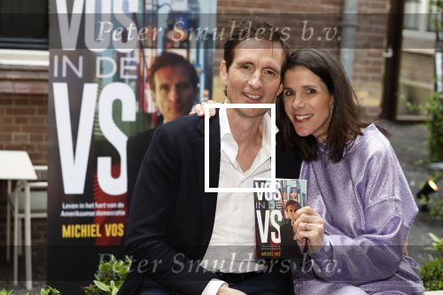 Amsterdam 27 mei 2024
Boekpresentatie Michiel Vos ook zijn vrouw Alexandra Pelosi is aanwezig in het College Hotel.