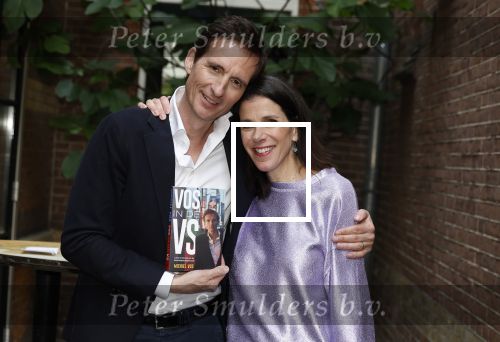 Amsterdam 27 mei 2024
Boekpresentatie Michiel Vos ook zijn vrouw Alexandra Pelosi is aanwezig in het College Hotel.