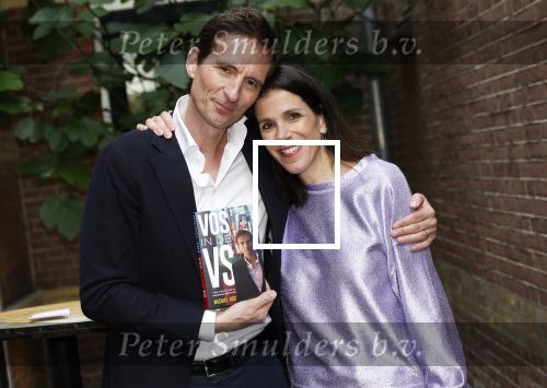 Amsterdam 27 mei 2024
Boekpresentatie Michiel Vos ook zijn vrouw Alexandra Pelosi is aanwezig in het College Hotel.