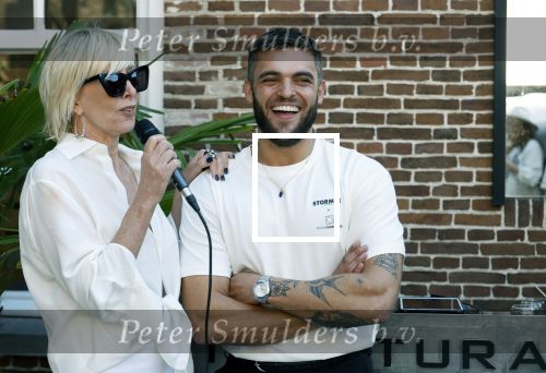 Naarden 19 juni 2024
Presentatie stormer sloep ism Monique des Bouvrie bij het Arsenaal. Bob Wisse en Jan des Bouvrie jr  zijn al hun hele leven vrienden . Monique des Bouvrie Bob Wisse en Jan des Bouvrie