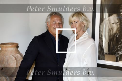 Naarden 19 juni 2024
Presentatie stormer sloep ism Monique des Bouvrie bij het Arsenaal. Bob Wisse en Jan des Bouvrie jr  zijn al hun hele leven vrienden . Monique des Bouvrie met partner Otto Klein