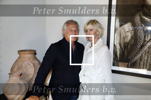 Naarden 19 juni 2024
Presentatie stormer sloep ism Monique des Bouvrie bij het Arsenaal. Bob Wisse en Jan des Bouvrie jr  zijn al hun hele leven vrienden . Monique des Bouvrie met partner Otto Klein