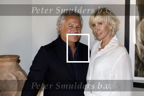 Naarden 19 juni 2024
Presentatie stormer sloep ism Monique des Bouvrie bij het Arsenaal. Bob Wisse en Jan des Bouvrie jr  zijn al hun hele leven vrienden . Monique des Bouvrie met partner Otto Klein