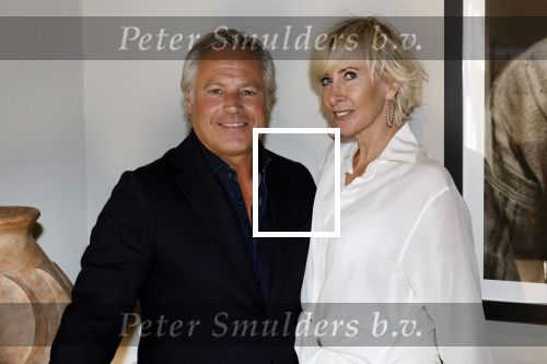 Naarden 19 juni 2024
Presentatie stormer sloep ism Monique des Bouvrie bij het Arsenaal. Bob Wisse en Jan des Bouvrie jr  zijn al hun hele leven vrienden . Monique des Bouvrie met partner Otto Klein