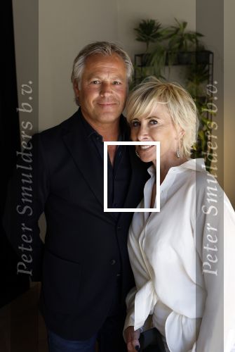 Naarden 19 juni 2024
Presentatie stormer sloep ism Monique des Bouvrie bij het Arsenaal. Bob Wisse en Jan des Bouvrie jr  zijn al hun hele leven vrienden . Monique des Bouvrie met partner Otto Klein