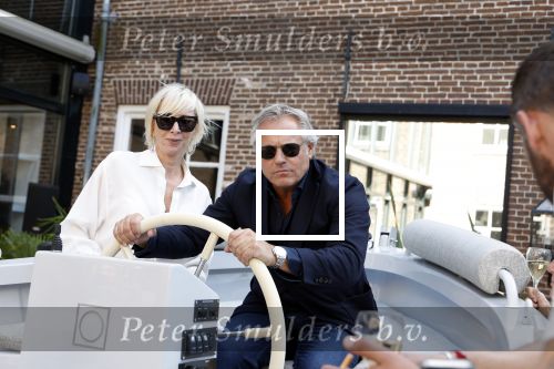 Naarden 19 juni 2024
Presentatie stormer sloep ism Monique des Bouvrie bij het Arsenaal. Bob Wisse en Jan des Bouvrie jr  zijn al hun hele leven vrienden . Monique des Bouvrie met partner Otto Klein
