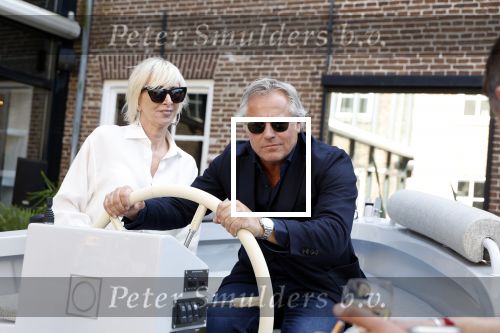 Naarden 19 juni 2024
Presentatie stormer sloep ism Monique des Bouvrie bij het Arsenaal. Bob Wisse en Jan des Bouvrie jr  zijn al hun hele leven vrienden . Monique des Bouvrie met partner Otto Klein