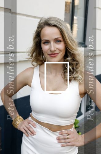 Wageningen 13 mei 2024
Presentatie musical 40-45 in hotel de Wereld met oa Soy Kroon Holly Brood Sjoerd Pleijsier Babette v Veen Kees Boot Frits Barend Dorian Bindels Gaia Aikman en Niniane Everaert.