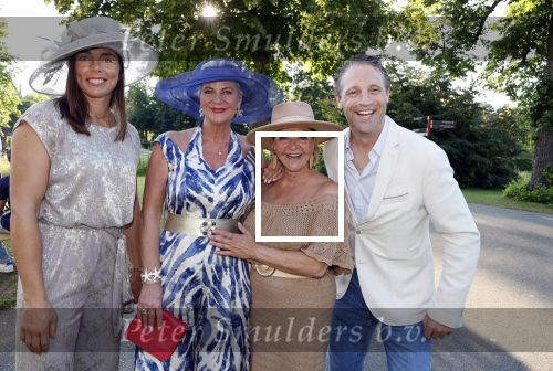Haarzuilens 26 juni 2024
Nationale haringparty op kasteel de Haar. Nouchka Fontijn Justine Marcella Mariska v Kolck en Joost Ringeling