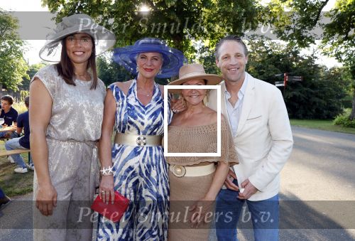 Haarzuilens 26 juni 2024
Nationale haringparty op kasteel de Haar. Nouchka Fontijn Justine Marcella Mariska v Kolck en Joost Ringeling