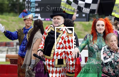Lelystad 13 juni 2024
Rob kamphues en Jan Jaap v Roon organiseren met stichting groot hart een event , het grote race circus komt eraan, op de kartbaan in Lelystad .  Patrick Stoof is de presentator en ook Jack Plooij draagt zijn steentje bij.