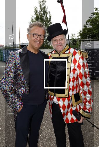 Lelystad 13 juni 2024
Rob kamphues en Jan Jaap v Roon organiseren met stichting groot hart een event , het grote race circus komt eraan, op de kartbaan in Lelystad .  Patrick Stoof is de presentator en ook Jack Plooij draagt zijn steentje bij.