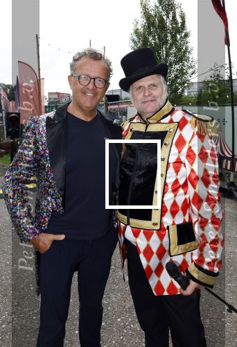 Lelystad 13 juni 2024
Rob kamphues en Jan Jaap v Roon organiseren met stichting groot hart een event , het grote race circus komt eraan, op de kartbaan in Lelystad .  Patrick Stoof is de presentator en ook Jack Plooij draagt zijn steentje bij.