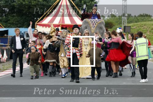 Lelystad 13 juni 2024
Rob kamphues en Jan Jaap v Roon organiseren met stichting groot hart een event , het grote race circus komt eraan, op de kartbaan in Lelystad .  Patrick Stoof is de presentator en ook Jack Plooij draagt zijn steentje bij.