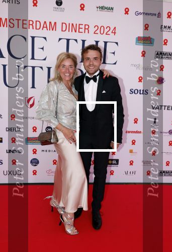 Amsterdam 8 juni 2024
Het Amsterdam diner in AFAS live . Vele Bekende mensen en zakenmensen kwamen naar het gala waar geld opgehaald wordt voor het aids fonds. Petra Ruijs met schoonzoon