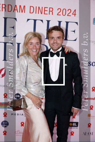 Amsterdam 8 juni 2024
Het Amsterdam diner in AFAS live . Vele Bekende mensen en zakenmensen kwamen naar het gala waar geld opgehaald wordt voor het aids fonds. Petra Ruijs met schoonzoon