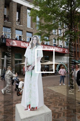Groningen 1 juni 2024
Prinses Amalia zou vanaf volgend schooljaar aan de universiteit van Groningen gaan studeren . Ze is meerdere keren gezien bij VV dagen bij studentenvereiniging Vindicat . Vandaag was er een inloopdag in het hoofdgebbouw van Vindicat .