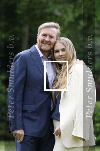 Den Haag 7 juni 2024
Fotouurte met de koninklijke familie op Huis ten Bosch .
Aanwezig Koning Willem Alexander Koningin Maxima Prinses Amalia Prinses Alexia Prinses Ariane en hun hondje Rambo.