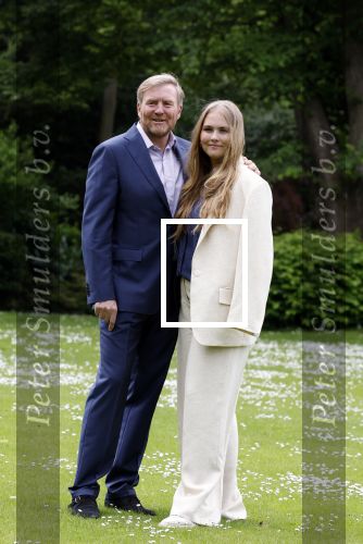 Den Haag 7 juni 2024
Fotouurte met de koninklijke familie op Huis ten Bosch .
Aanwezig Koning Willem Alexander Koningin Maxima Prinses Amalia Prinses Alexia Prinses Ariane en hun hondje Rambo.