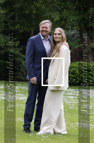 Den Haag 7 juni 2024
Fotouurte met de koninklijke familie op Huis ten Bosch .
Aanwezig Koning Willem Alexander Koningin Maxima Prinses Amalia Prinses Alexia Prinses Ariane en hun hondje Rambo.